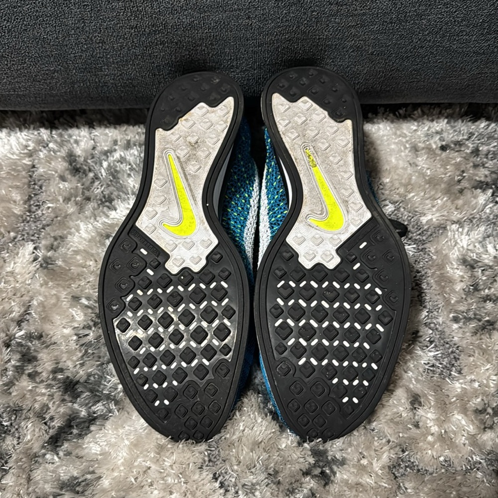 2016 Nike Flyknit Racer - Picture 5 of 6